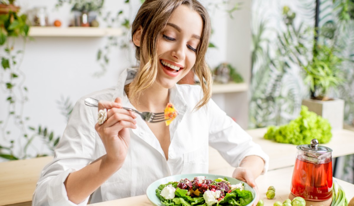 تغذیه مناسب و نقش آن در بهبود کاشت ابرو