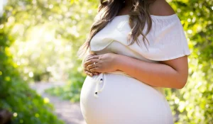 لیزر موهای زائد در بارداری : آیا کاری ایمن است؟