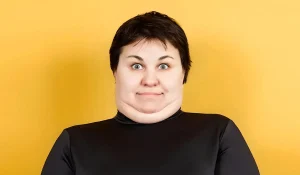 تخلیه غبغب بدون جراحی یا جراحی : کدام بهتر است؟