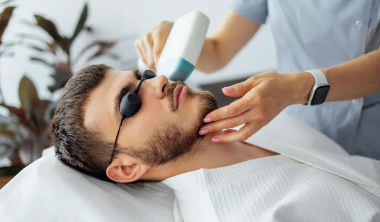 انتخاب بهترین کلینیک برای لیزر مو : چه معیارهایی را لحاظ کنیم؟