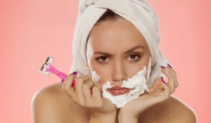 شیو کردن بعد از لیزر : بعد از چند روز می‌توانیم موهای بدن را شیو کنیم؟