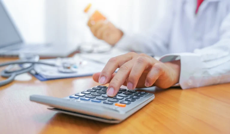 هزینه کاشت ریش و سبیل : در ایران و در سال 1404 چقدر می‌شود؟