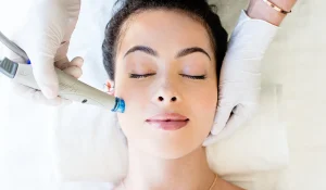 هیدروفیشیال : راز درخشندگی پوست سلبریتیها