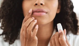 ژل لب طبیعی دخترانه : آیا جایگزین تزریق ژل میشود؟