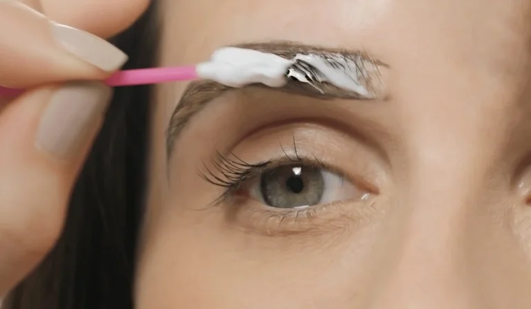 شست‌ و شوی ابرو بعد از کاشت چگونه باید باشد؟