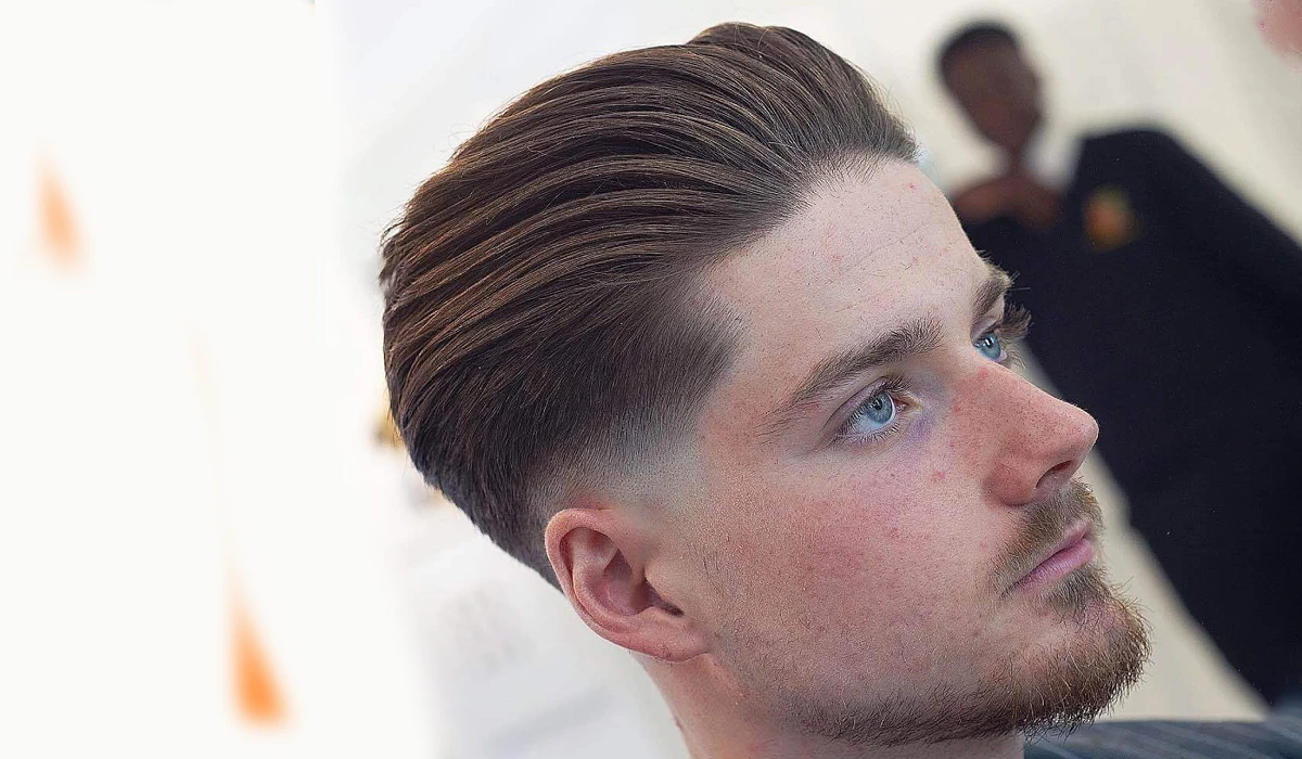 مدل موی شانه‌کرده به عقب (Slicked Back)