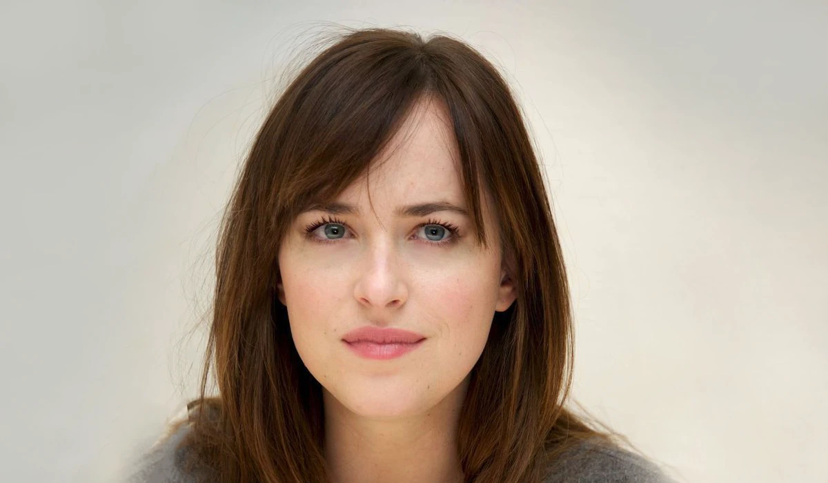 چتری یک طرفه (Side-Swept Bangs)