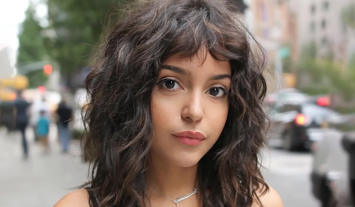 چتری موجدار (Wavy Bangs)