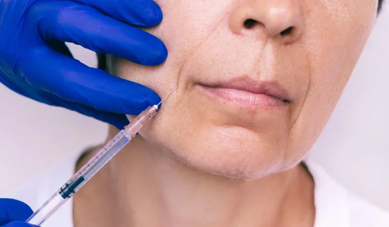 تزریق فولیو : جوان‌سازی پوست، درمان چین و چروک‌ها و حجم‌دهی