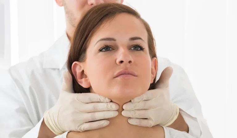 تاثیر پرکاری و کم‌کاری تیروئید بر زیبایی چقدر است؟