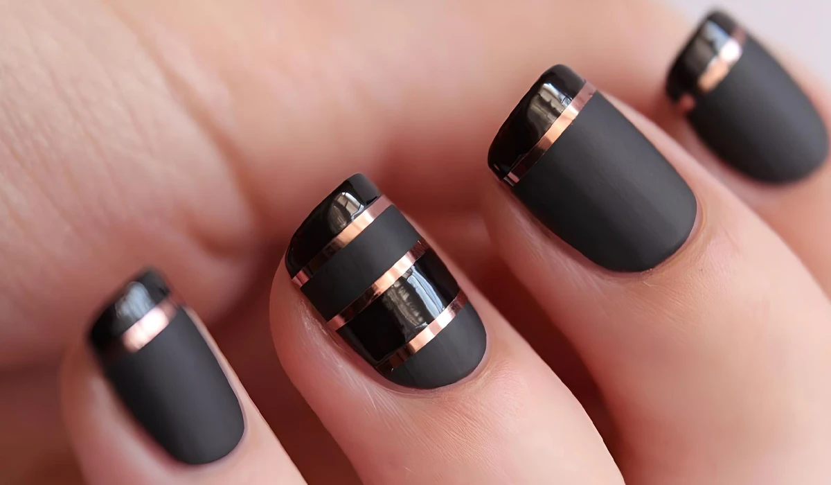 ناخن‌های مشکی با جزئیات خاص