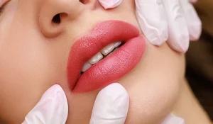شیدینگ لب : تکنیک نیمهدائمی برای لبهای پر رنگ و طبیعی