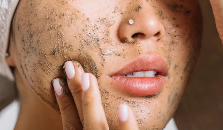 اسکراب پوست : گامی به سوی پوستی شفاف، سالم و بی‌نقص