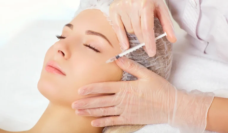 تزریق فیلر کلاژن‌ ساز : جوان‌سازی طبیعی و ماندگار از درون پوست