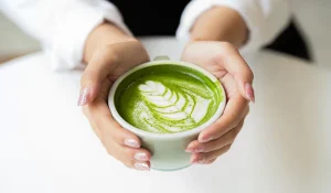 چای و قهوه ماچا : نوشیدنی سبز برای سمزدایی و جوانسازی بدن
