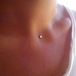 میکرودرمال وسط سینه خانم