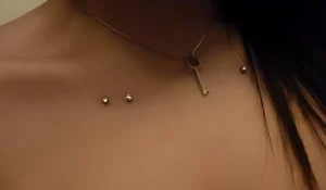 میکرودرمال یا کاشت نگین زیر پوست : نوعی پیرسینگ نیمه دائمی